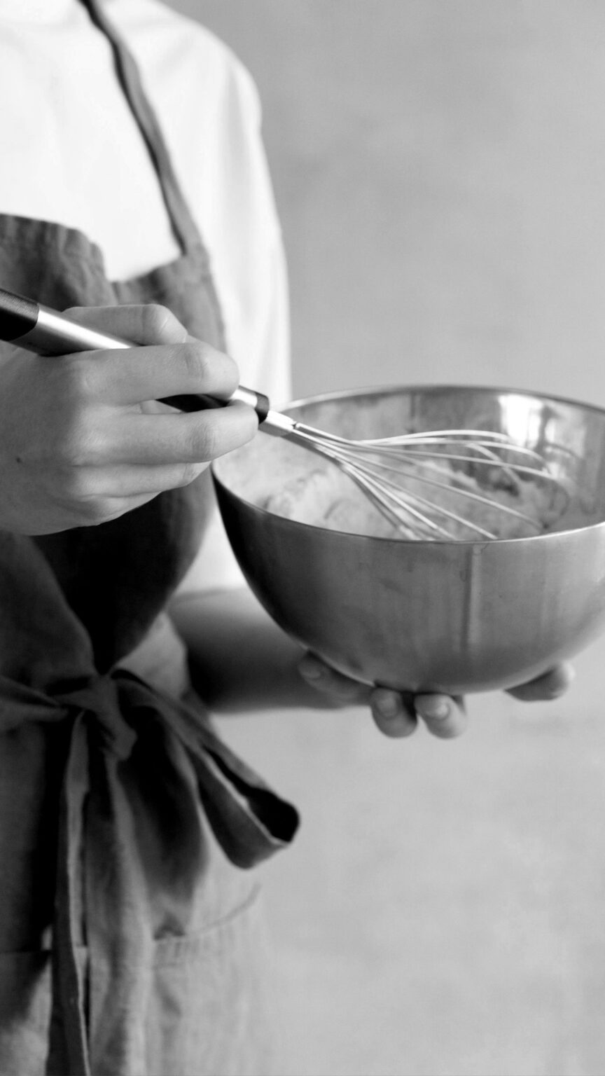 Food_BW_bowl_whisk
